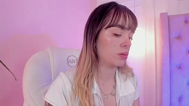 Lucy Vega online show from December 15, 5:01 am