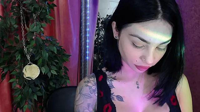 MissJuliax online show from November 19, 7:30 am