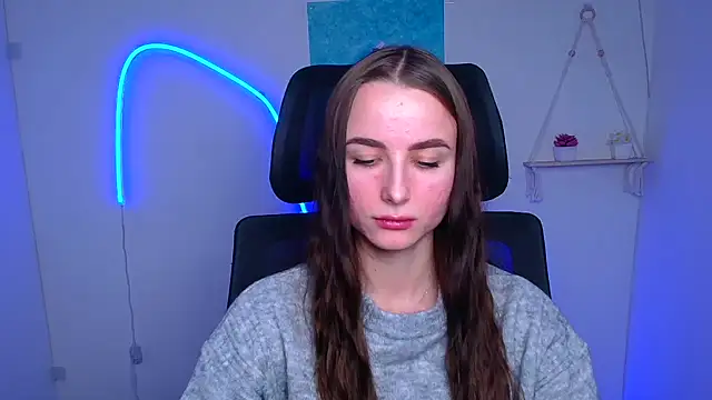 Eva Janee online show from February 10, 12:30 pm