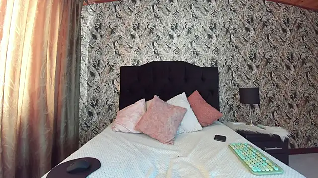 Snapshot of Gissel_Angel chatting on October 7, 8:35 pm Gissel Angel online show from October 7, 8:35 pm