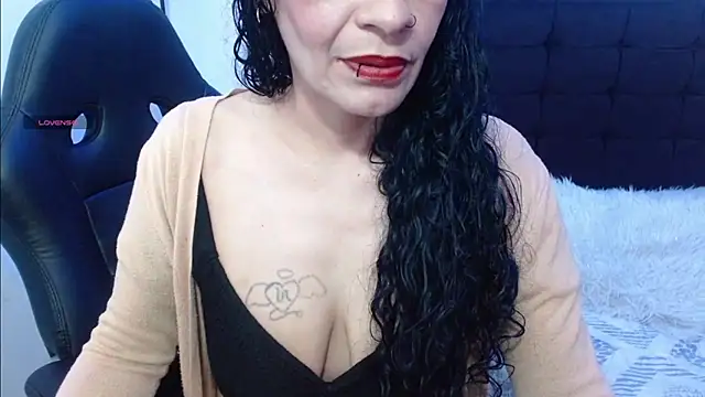 AlexandraJones  online show from September 26, 4:21 am