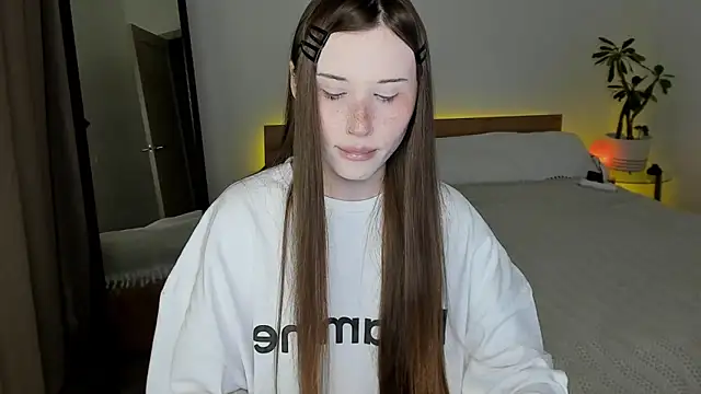 Stella Sunny online show from July 15, 8:02 pm