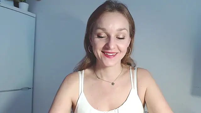 AliciaDesire online show from February 9, 2:30 pm