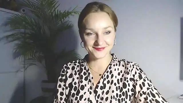 AliciaDesire online show from December 4, 7:32 am