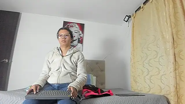 Snapshot of Vahiolet_smith chatting on September 9, 3:06 am Vahiolet smith online show from September 9, 3:06 am