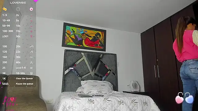 Snapshot of Vahiolet_smith chatting on October 15, 3:20 am Vahiolet smith online show from October 15, 3:20 am