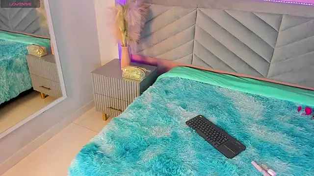 Ary thompson   online show from April 17, 12:18 pm