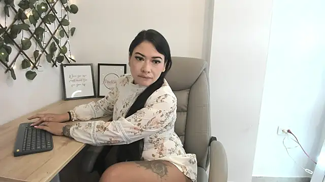 Snapshot of Madeleine__w chatting on October 3, 12:05 am Madeleine w online show from October 3, 12:05 am