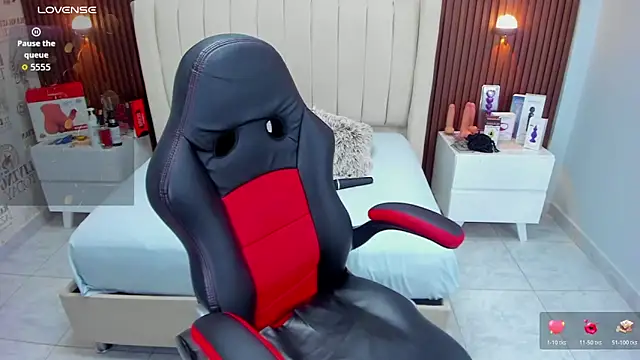 CAMILAGRAY online show from October 17, 1:25 pm