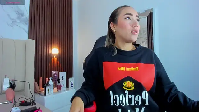 CAMILAGRAY online show from April 14, 12:49 pm