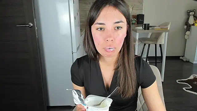 nilliluv online show from April 18, 1:24 pm