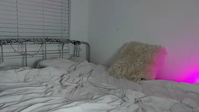 rachelxyung online show from February 10, 8:45 pm