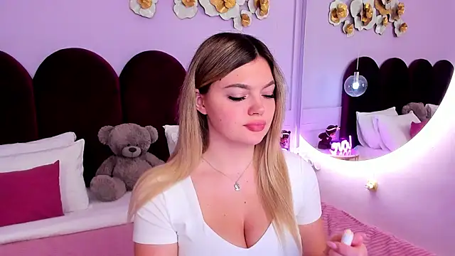 ZaraBloom online show from January 11, 3:50 pm