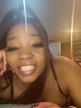 Snapshot of ItsLeyaa chatting on October 15, 9:50 pm ItsLeyaa online show from October 15, 9:50 pm