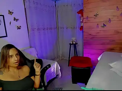 mykaelahoney online show from February 19, 5:40 am