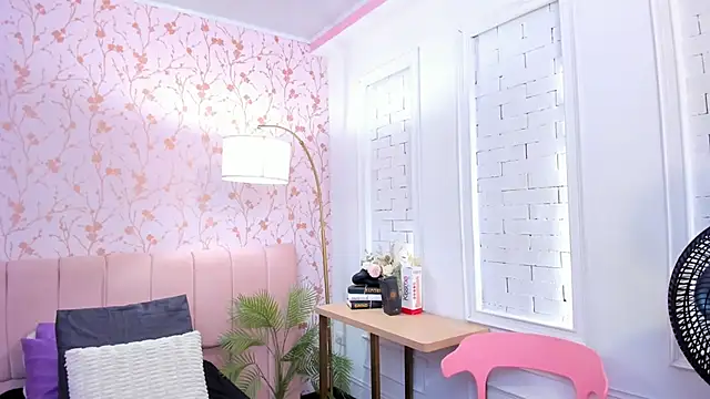 amber-hill online show from November 13, 7:35 pm