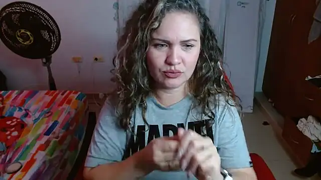 Snapshot of helenca43 chatting on September 16, 11:29 am helenca43 online show from September 16, 11:29 am