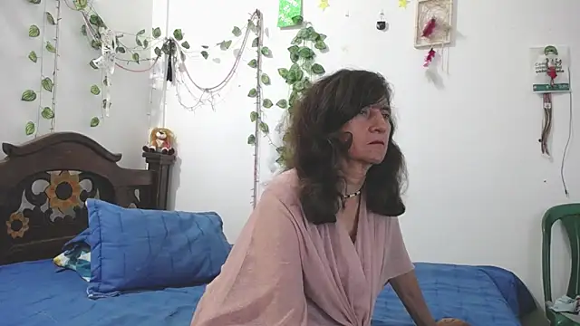 DominaLeona online show from April 18, 9:58 pm