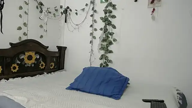 DominaLeona online show from June 17, 9:05 pm