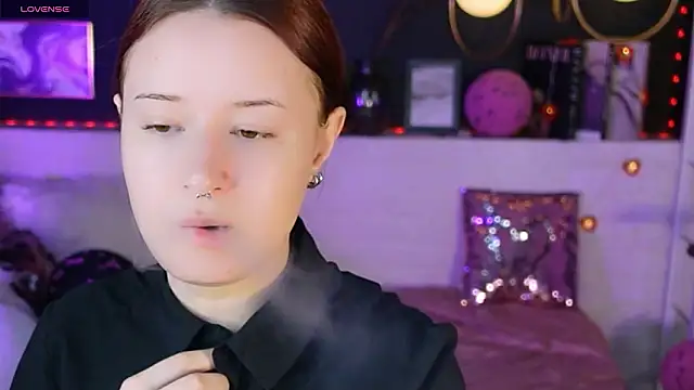 Lily Moonlight online show from February 11, 7:10 am