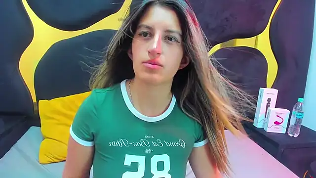 GiaRoussel online show from November 7, 3:39 pm