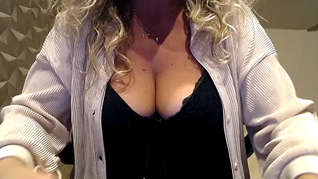 JenniLowen online show from November 12, 1:20 pm