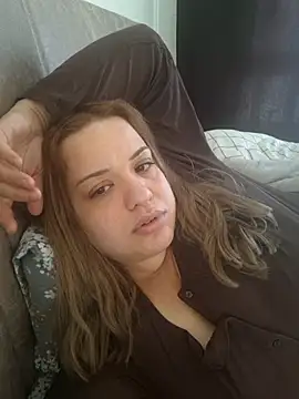 cansuozell online show from November 18, 8:15 am