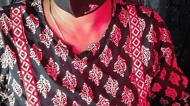 SexyAndHottie online show from April 15, 1:33 pm