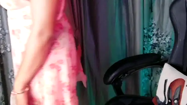 SexyAndHottie online show from June 25, 5:14 pm