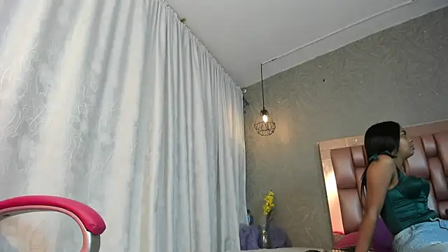 KOURTNEY-- online show from February 1, 2:32 am