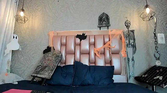 Snapshot of KOURTNEY-- chatting on October 23, 2:17 am KOURTNEY-- online show from October 23, 2:17 am