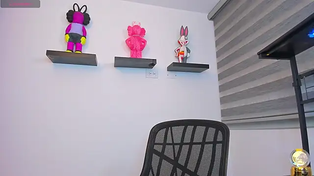 Gangster Girl online show from April 7, 4:36 am