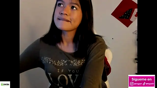 meganthompsonn22 online show from November 30, 8:24 pm