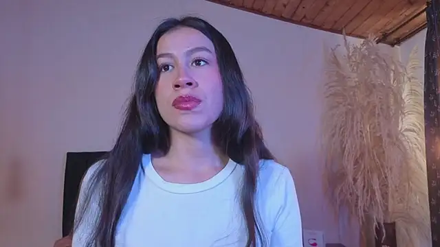 EmiGomez  online show from February 22, 2:18 pm