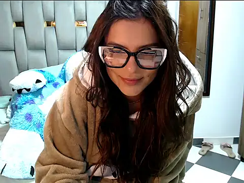 lindacutferrer online show from May 16, 1:30 am