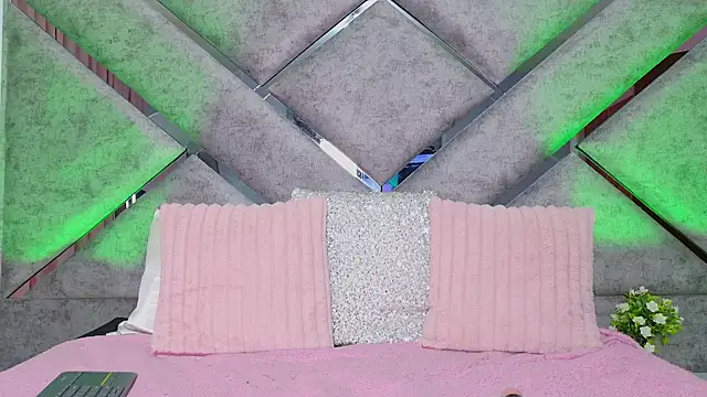 Elith noa online show from March 10, 2:48 am