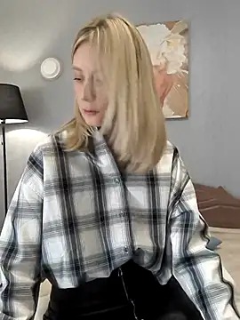 AvelinaLeoni online show from April 6, 6:58 am