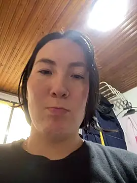 Elle Lee  online show from February 16, 5:46 pm