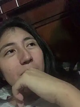 sarah12333 online show from May 28, 4:32 am