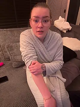 xX HotCouple Xx online show from December 15, 9:42 pm