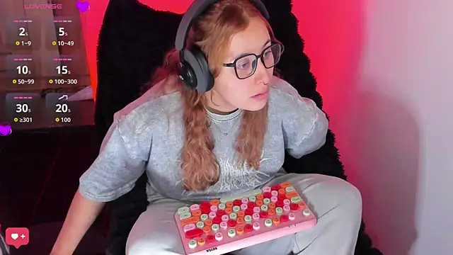 bonnie moon  online show from February 23, 8:52 pm