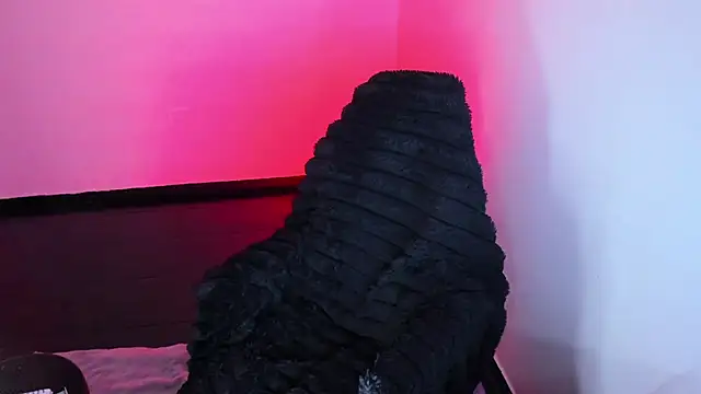 bonnie moon  online show from April 14, 6:52 pm