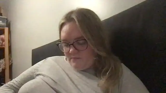 honeyyy24 online show from March 1, 11:48 pm