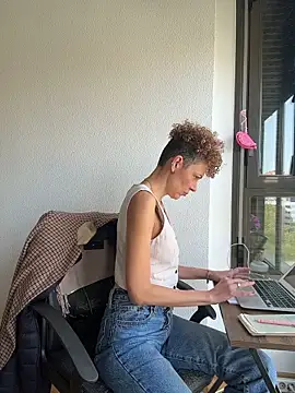 lavaldez online show from April 10, 11:05 am