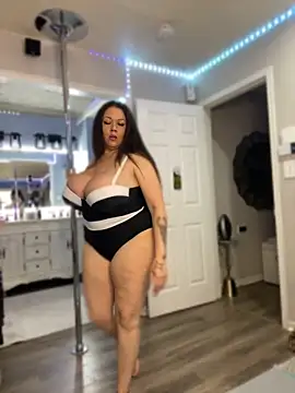 curvyfunlover online show from June 9, 1:10 pm