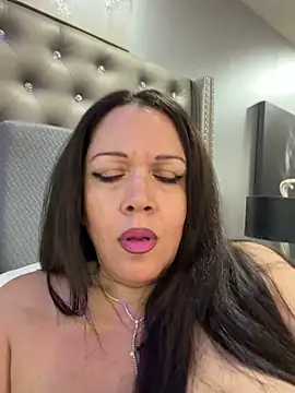 curvyfunlover online show from June 10, 6:28 pm