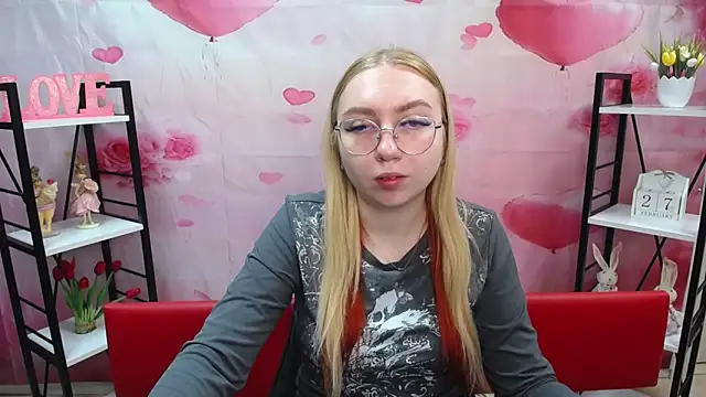 BeatriceFly online show from February 28, 1:10 pm