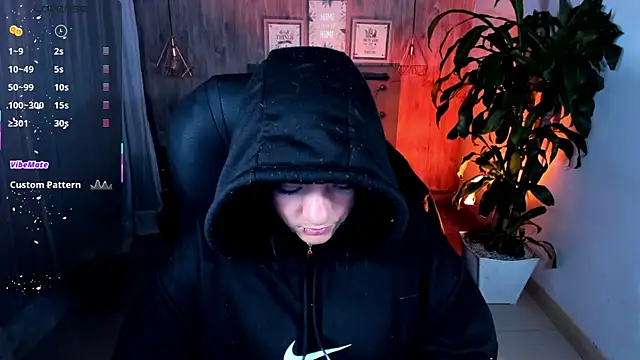 Snapshot of miichael_black chatting on October 23, 10:49 pm miichael black online show from October 23, 10:49 pm