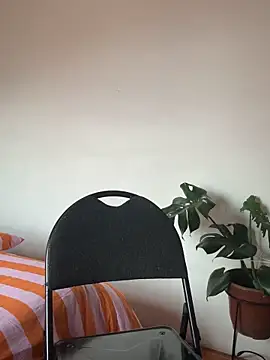 DahianaWalcott online show from April 2, 8:50 pm