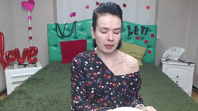 JasmineKouch online show from November 25, 6:15 am